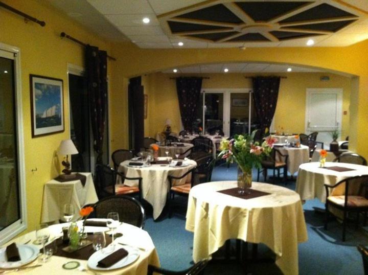 Logis Hotel De France Restaurant Le Lucullus منتوريلون المظهر الخارجي الصورة