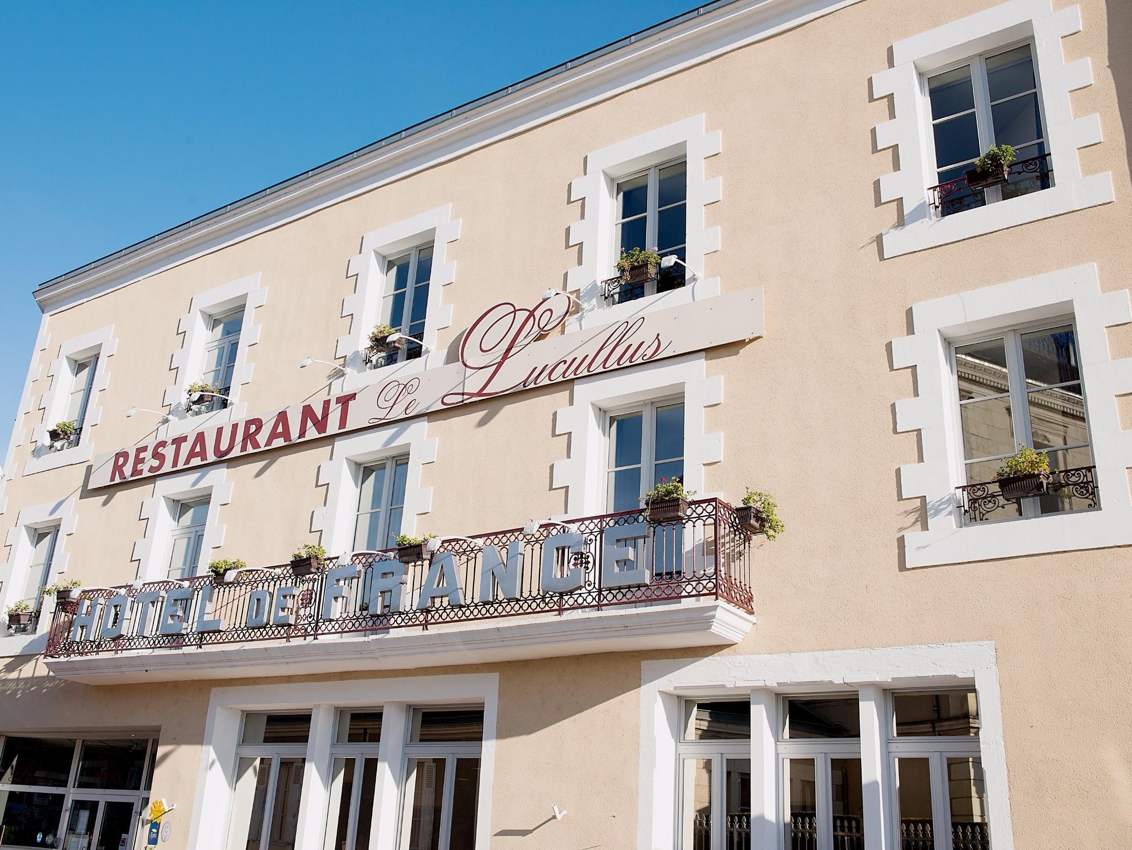 Logis Hotel De France Restaurant Le Lucullus منتوريلون المظهر الخارجي الصورة