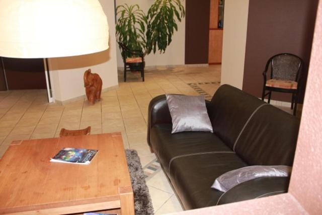 Logis Hotel De France Restaurant Le Lucullus منتوريلون المظهر الخارجي الصورة